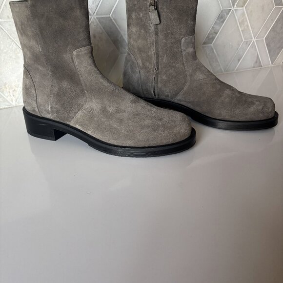 Stuart Weitzman Size 7.5B Light Gray Grey Suede Ankle Boot Zipper 5050 Bold Boot - Picture 5 of 9